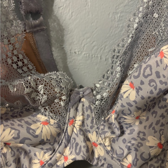 Pastel purple leopard and daisy lace elomi bra, size 38 h - Picture 7 of 9